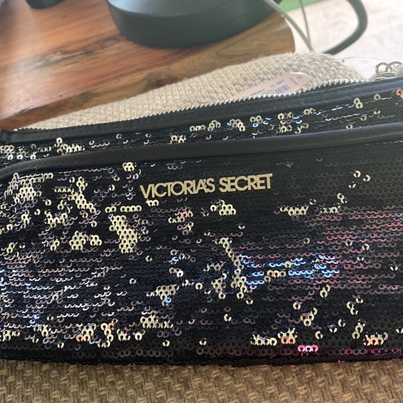 Victoria Secret makeup bag NWT - Picture 6 of 6